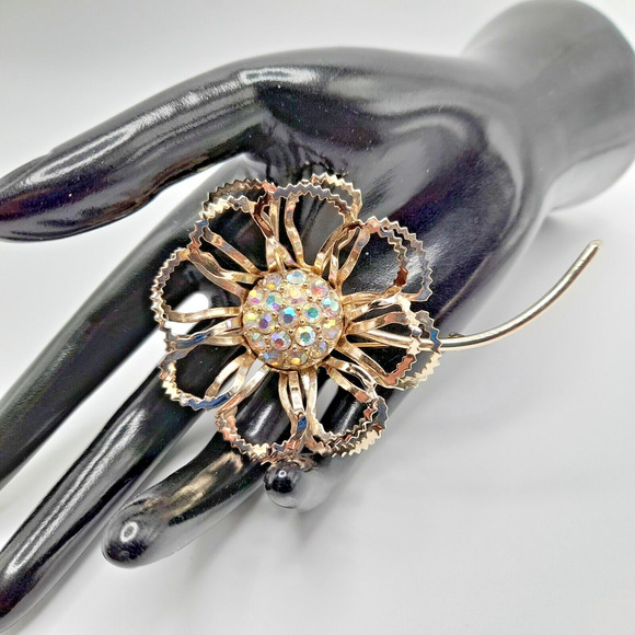 Vintage Sarah Coventry Gold Tone "Allusion Flower Brooch Pin 1968 Signed 3.5" - Picture 2 of 10